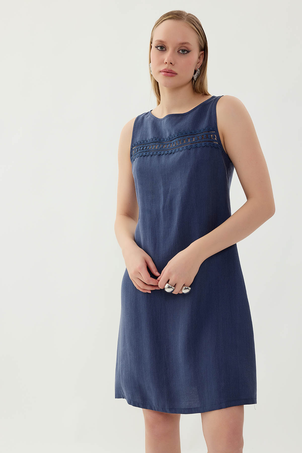 Sıfır Kol Güpürlü Elbise - Thumbnail