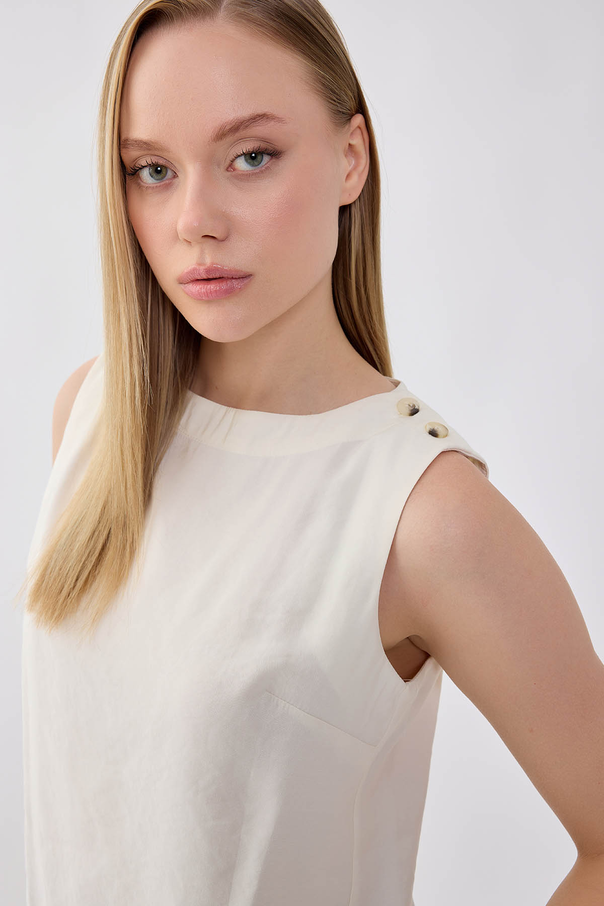 Sıfır Kol Omuzu Düğmeli Bluz - Thumbnail