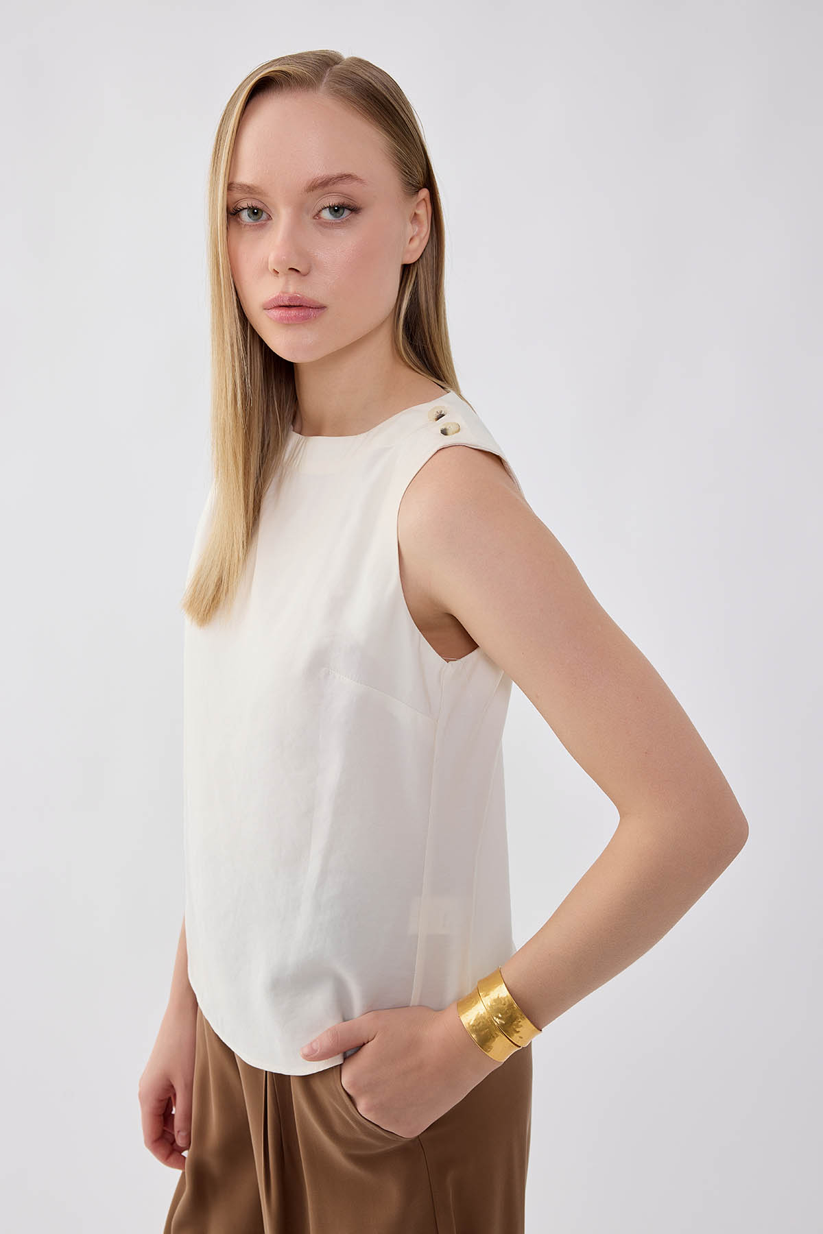 Sıfır Kol Omuzu Düğmeli Bluz - Thumbnail