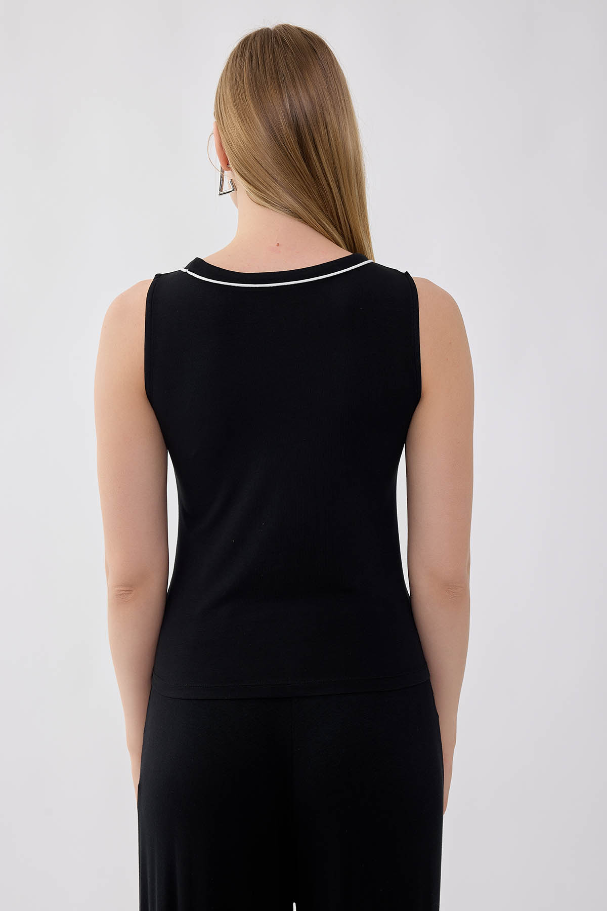 Sıfır Kol Yuvarlak Yaka Önü Şeritli Bluz - Thumbnail