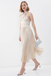 Sırt Dekolteli Boyundan Bağlamalı Piliseli Elbise - 3