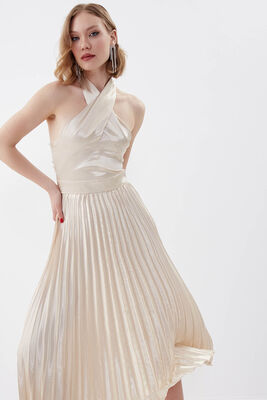 Sırt Dekolteli Boyundan Bağlamalı Piliseli Elbise - 4