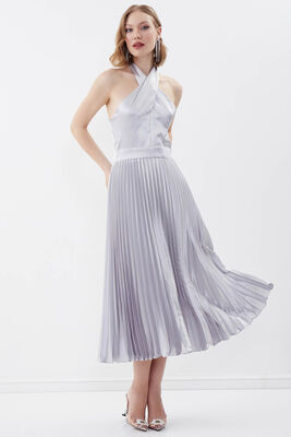 Sırt Dekolteli Boyundan Bağlamalı Piliseli Elbise - 12