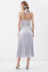 Sırt Dekolteli Boyundan Bağlamalı Piliseli Elbise - 15