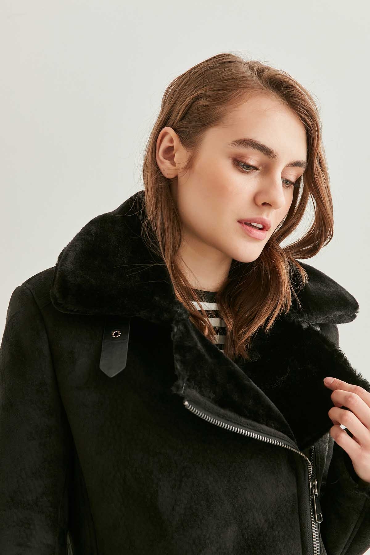 Siyah Süet Suni Kürk Detaylı Uzun Biker Ceket - Thumbnail