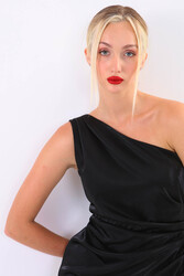 Tek Omuz Parlak Saten Elbise - 4