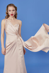 Tek Omuz Uzun Saten Elbise - 13