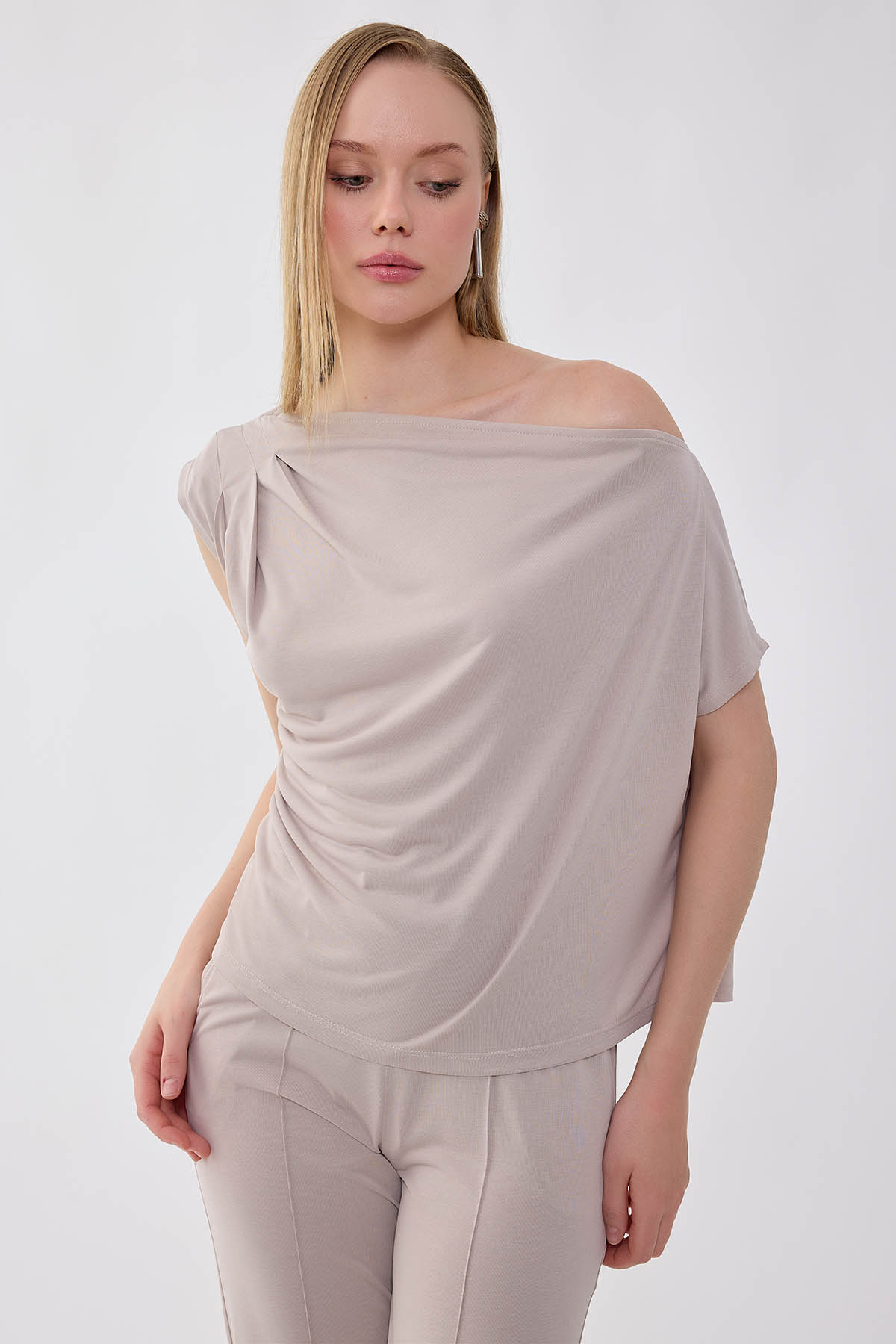 Tek Omuzu Büzgü Detaylı Bluz - Thumbnail
