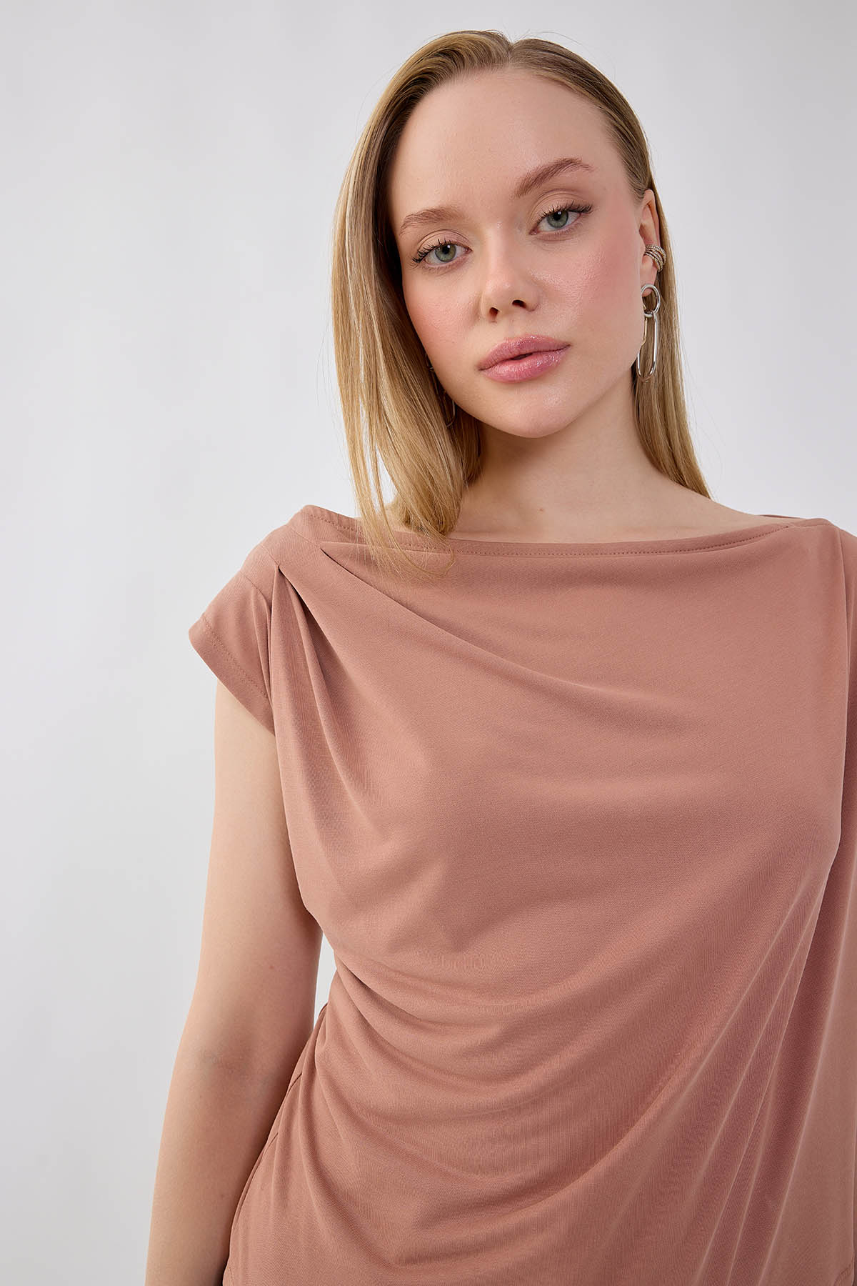 Tek Omuzu Büzgü Detaylı Bluz - Thumbnail