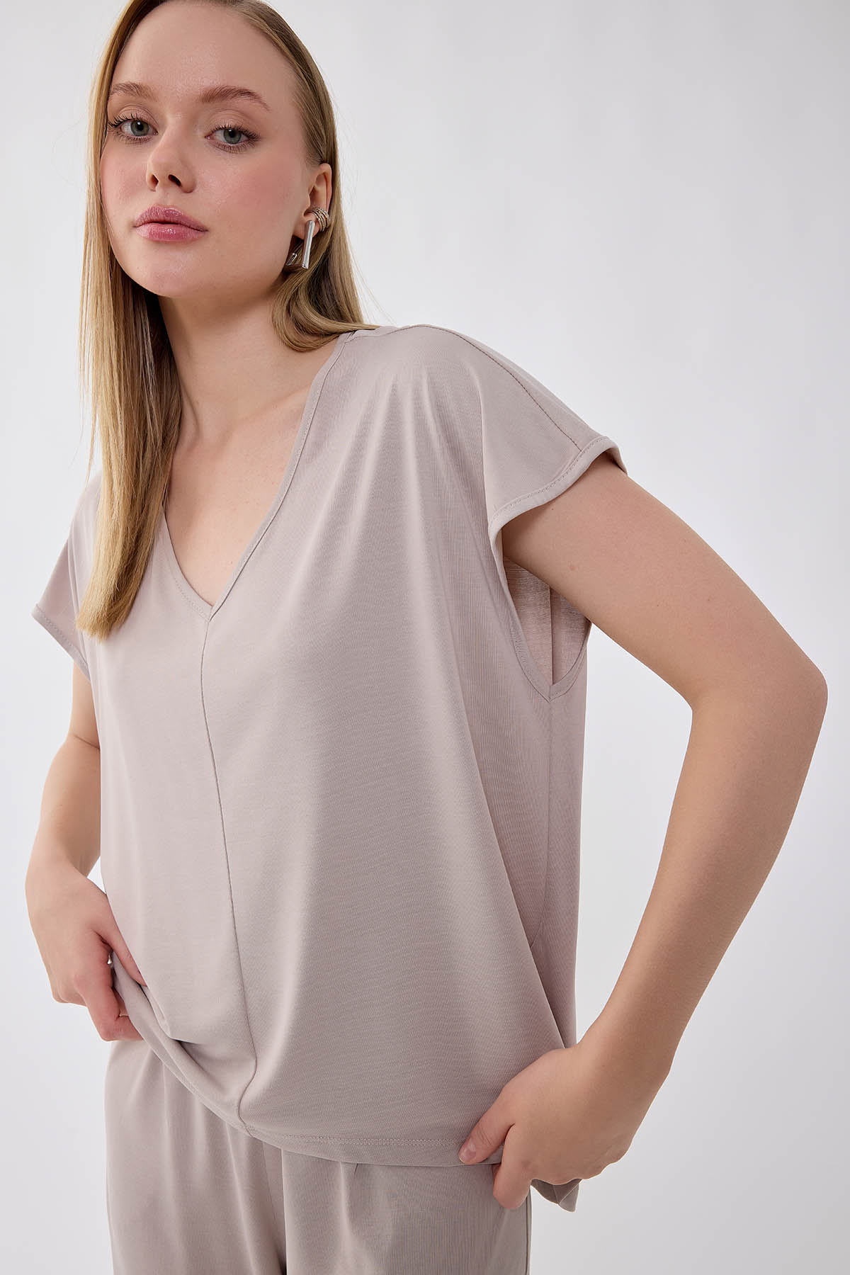 V Yaka Arkası Uzun Bluz - Thumbnail