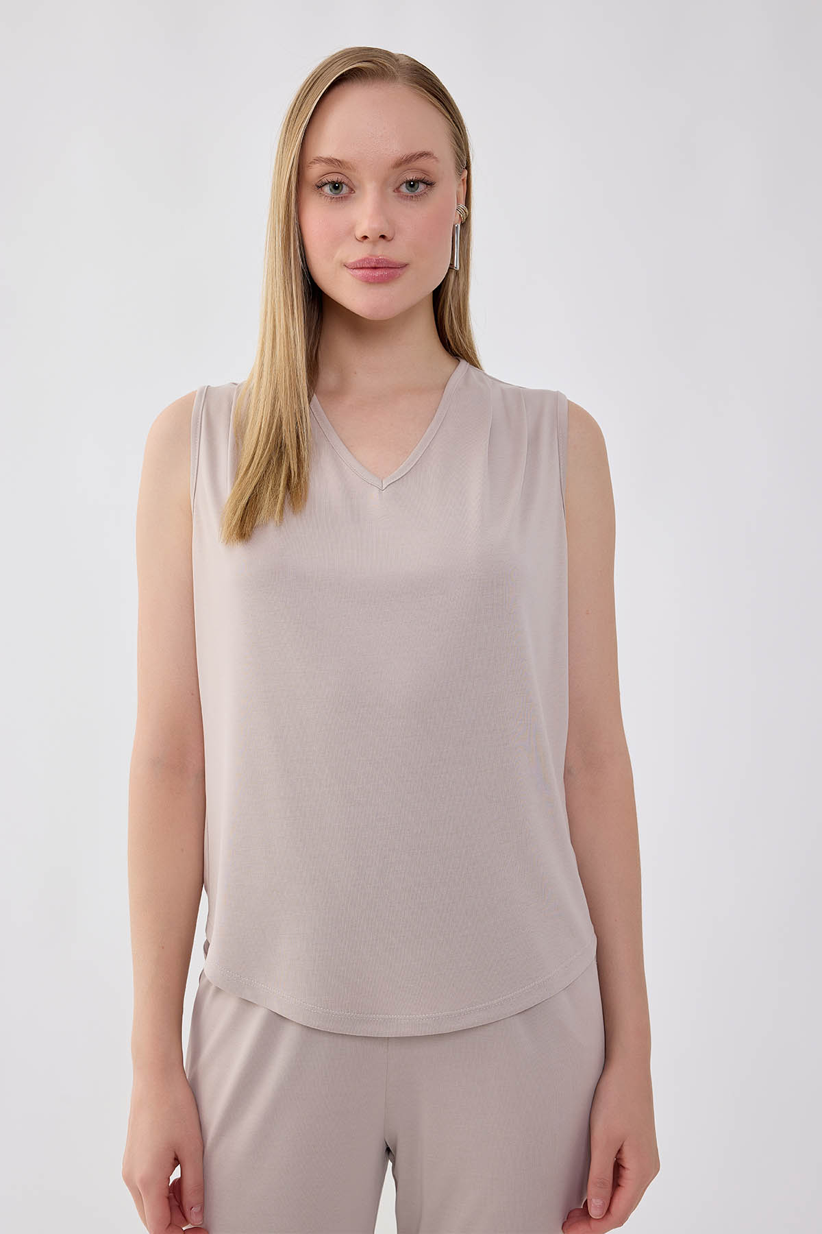 V Yaka Omuzu Pileli Bluz - Thumbnail