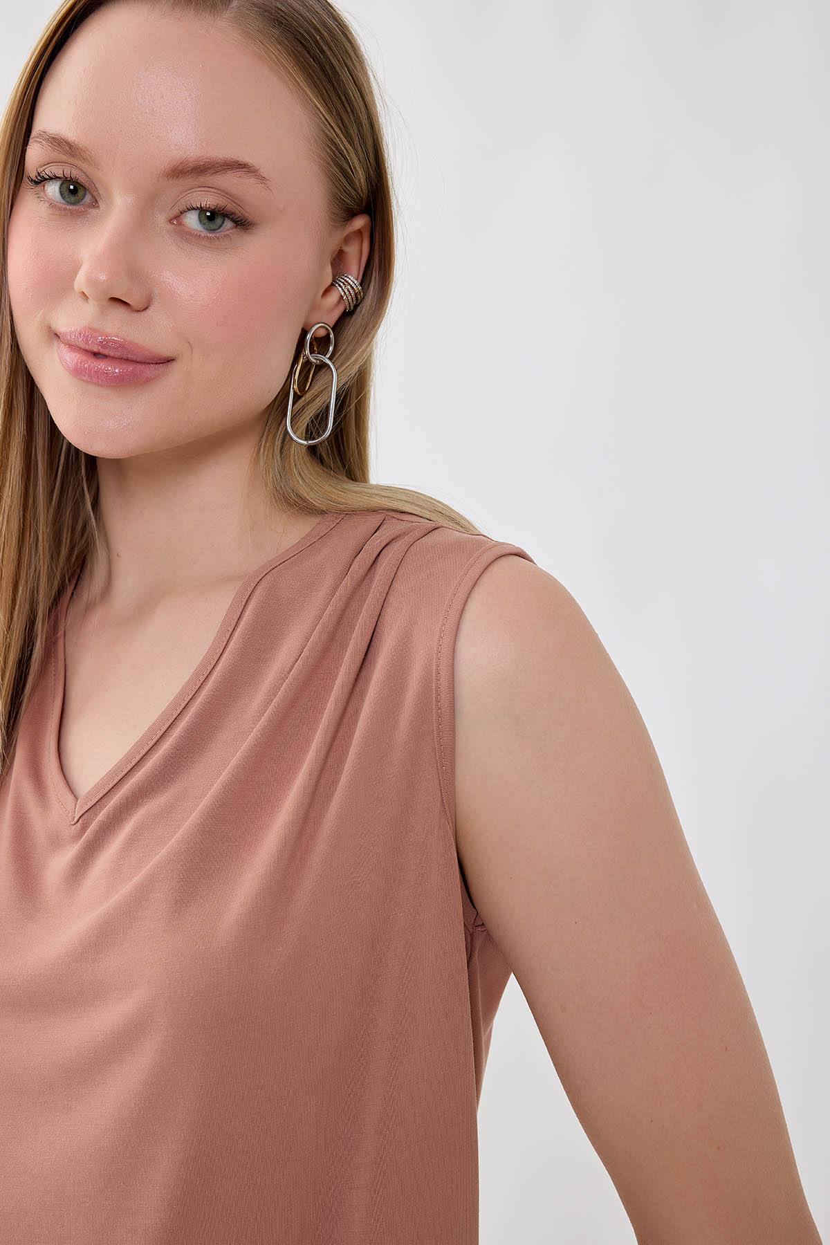 V Yaka Omuzu Pileli Bluz - Thumbnail