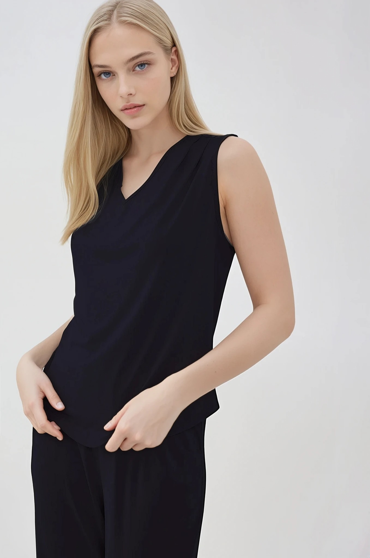 V Yaka Omuzu Pileli Bluz - Thumbnail