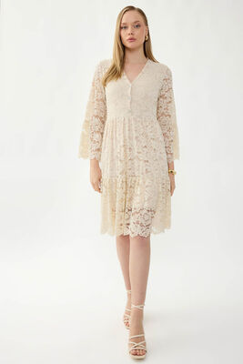 V Yaka Önü Düğmeli Dantelli Elbise (1)