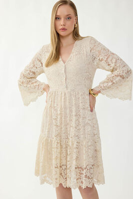 V Yaka Önü Düğmeli Dantelli Elbise