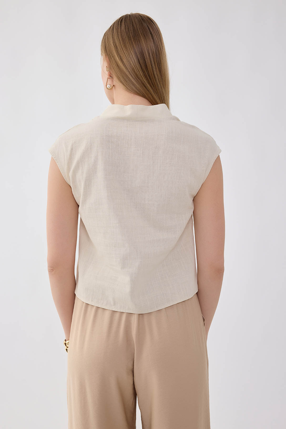 V Yaka Önü Düğmeli Viskon Keten Bluz - Thumbnail