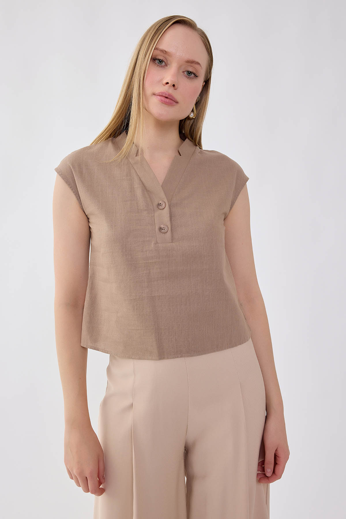 V Yaka Önü Düğmeli Viskon Keten Bluz - Thumbnail