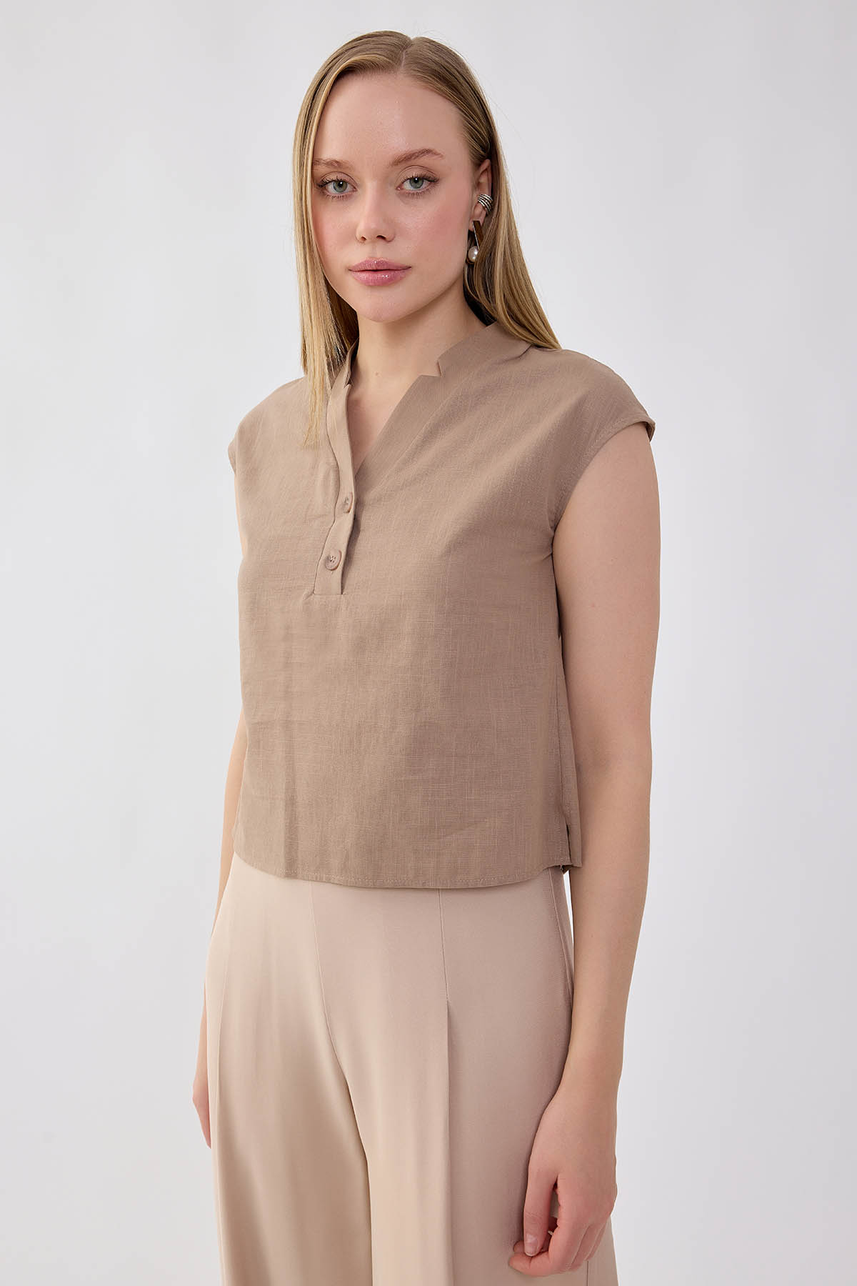 V Yaka Önü Düğmeli Viskon Keten Bluz - Thumbnail