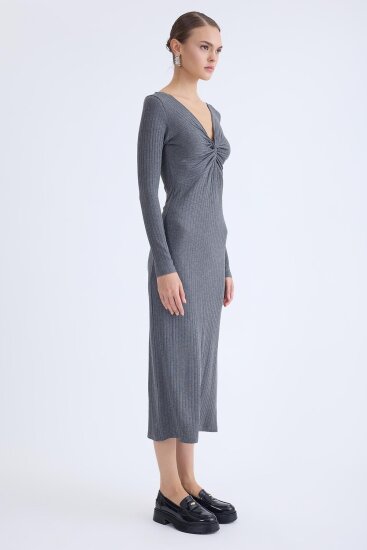 V Yaka Önü Düğüm Detaylı Uzun Elbise - 5