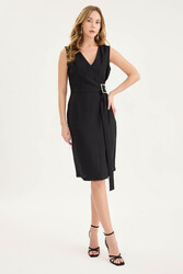 V Yaka Önü Tokalı Sıfır Kol Elbise - 1