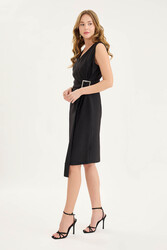 V Yaka Önü Tokalı Sıfır Kol Elbise - 6