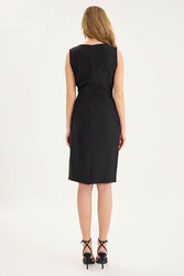 V Yaka Önü Tokalı Sıfır Kol Elbise - 4