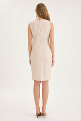 V Yaka Önü Tokalı Sıfır Kol Elbise - 12