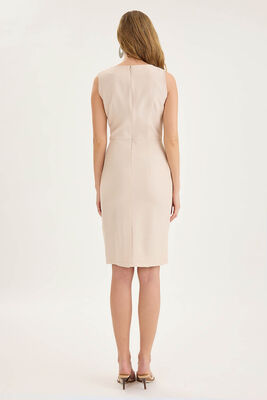 V Yaka Önü Tokalı Sıfır Kol Elbise - 12