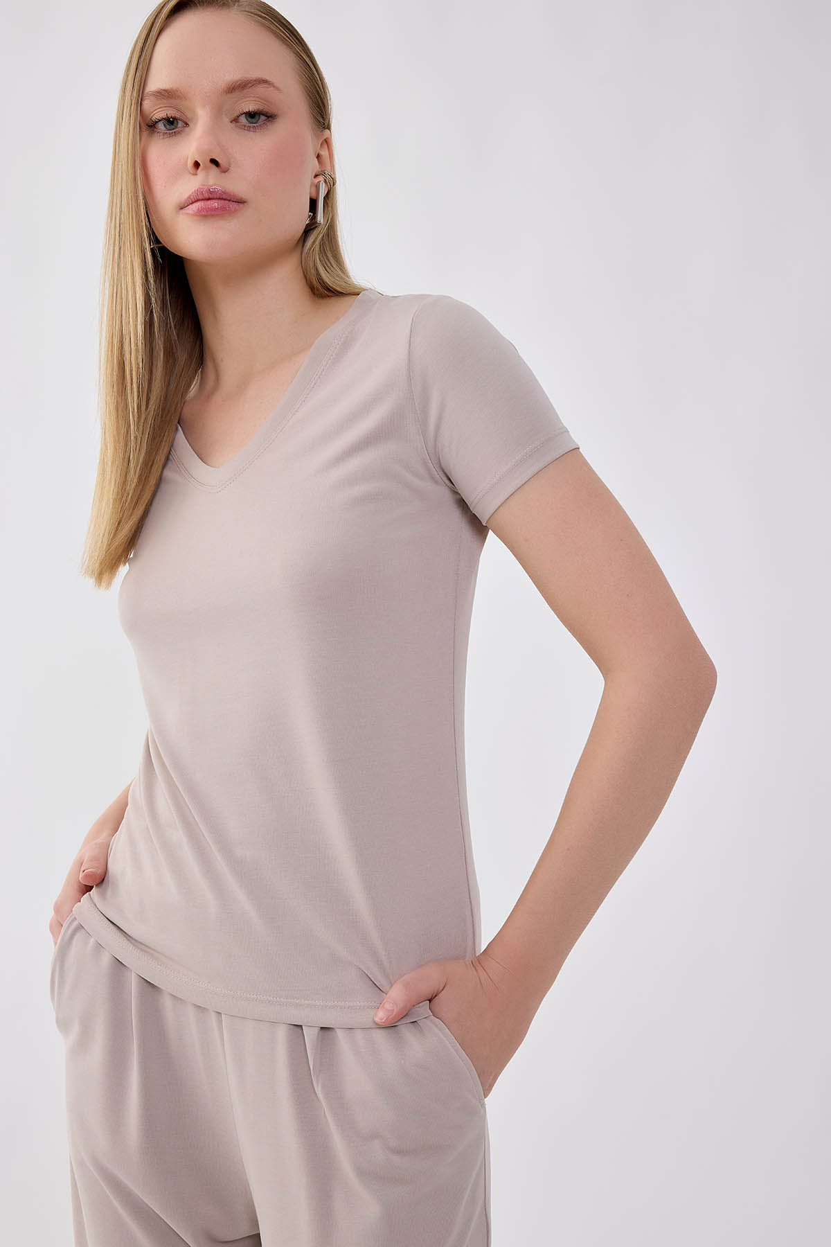 V Yaka Salaş Tişört - Thumbnail