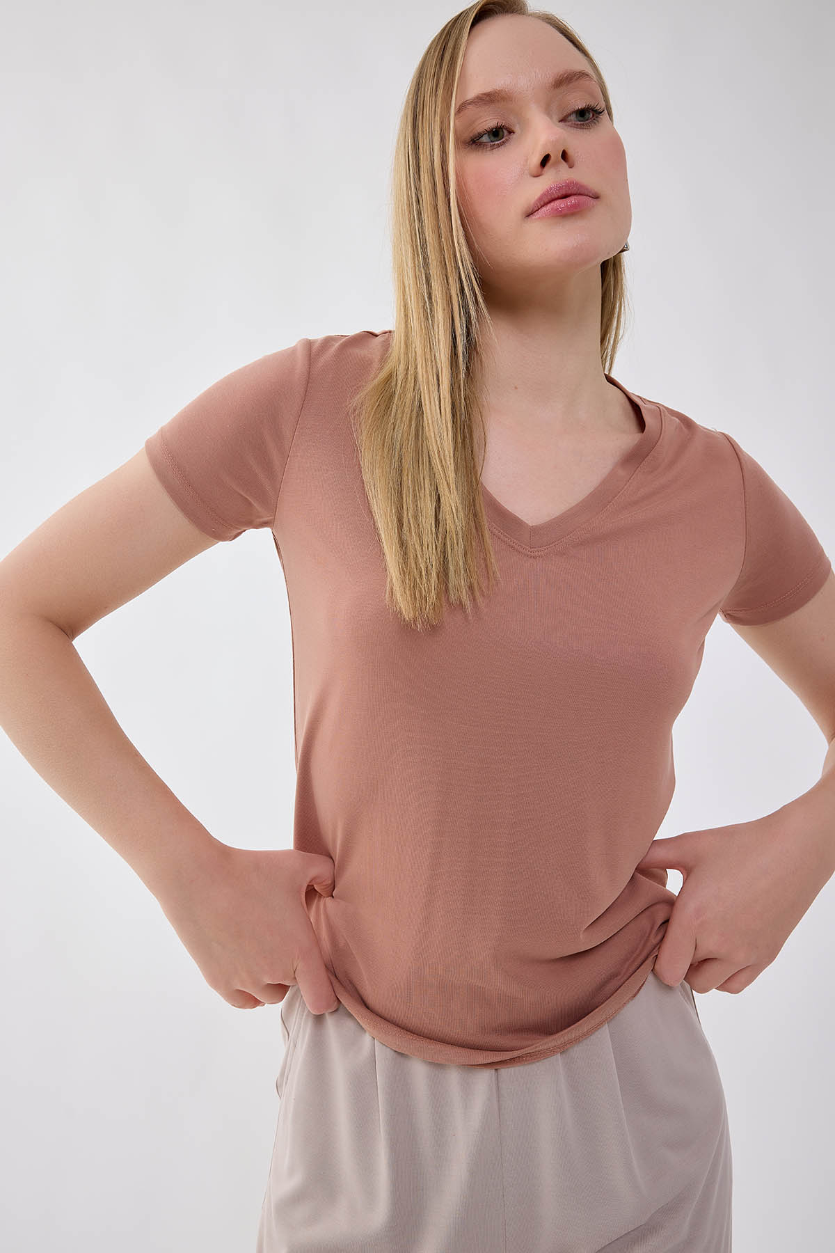 V Yaka Salaş Tişört - Thumbnail