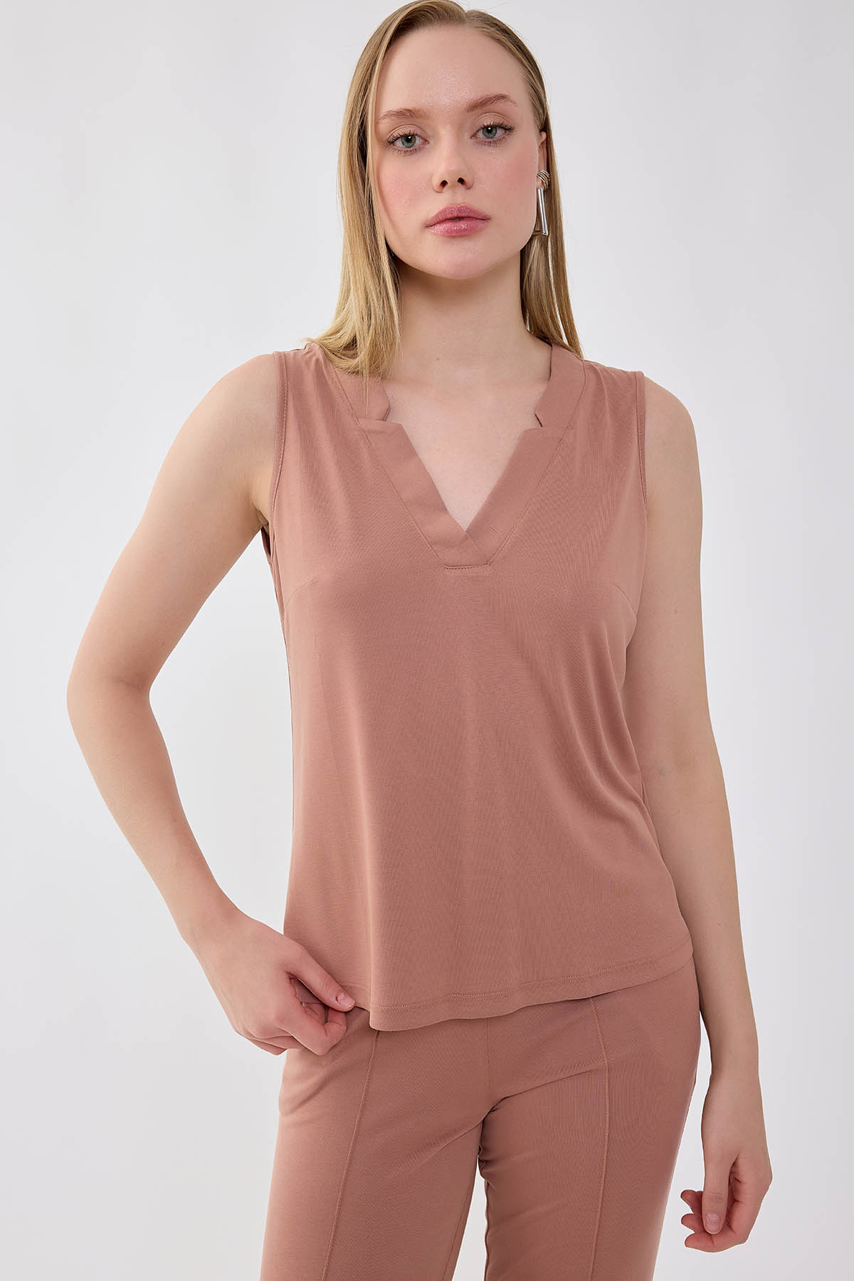 V Yaka Sıfır Kol Bluz - Thumbnail