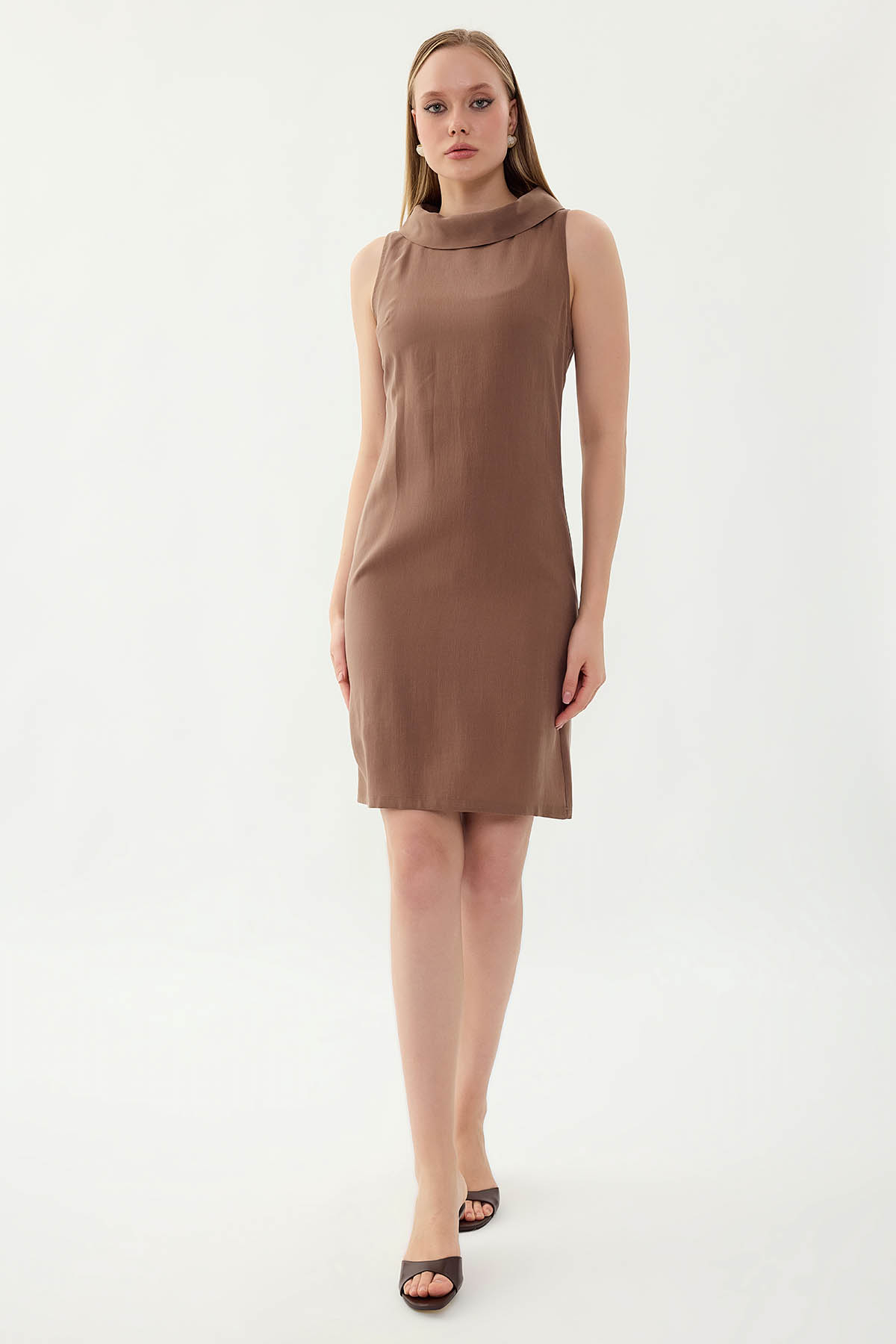 Yaka Detaylı Sıfır Kol Elbise - Thumbnail