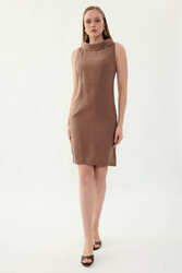 Yaka Detaylı Sıfır Kol Elbise (1)
