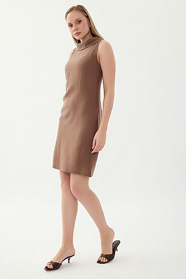 Yaka Detaylı Sıfır Kol Elbise - 3