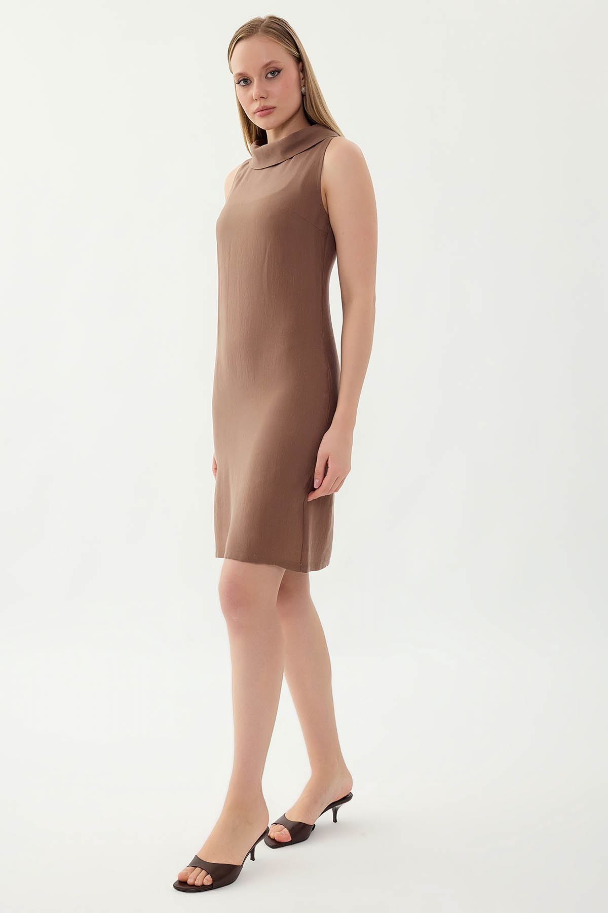 Yaka Detaylı Sıfır Kol Elbise - Thumbnail