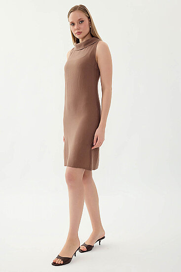 Yaka Detaylı Sıfır Kol Elbise - 4