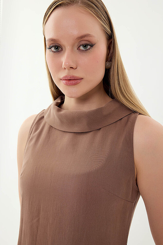 Yaka Detaylı Sıfır Kol Elbise - 6