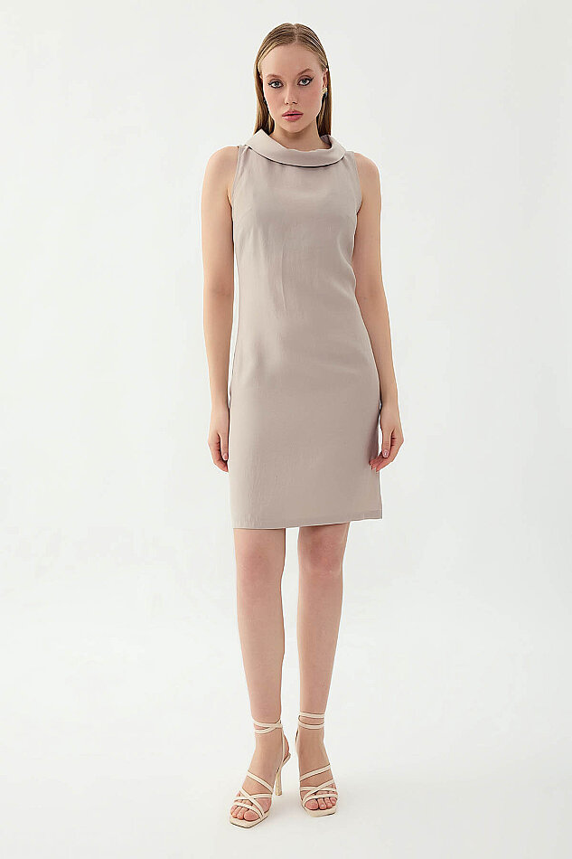 Yaka Detaylı Sıfır Kol Elbise - 8