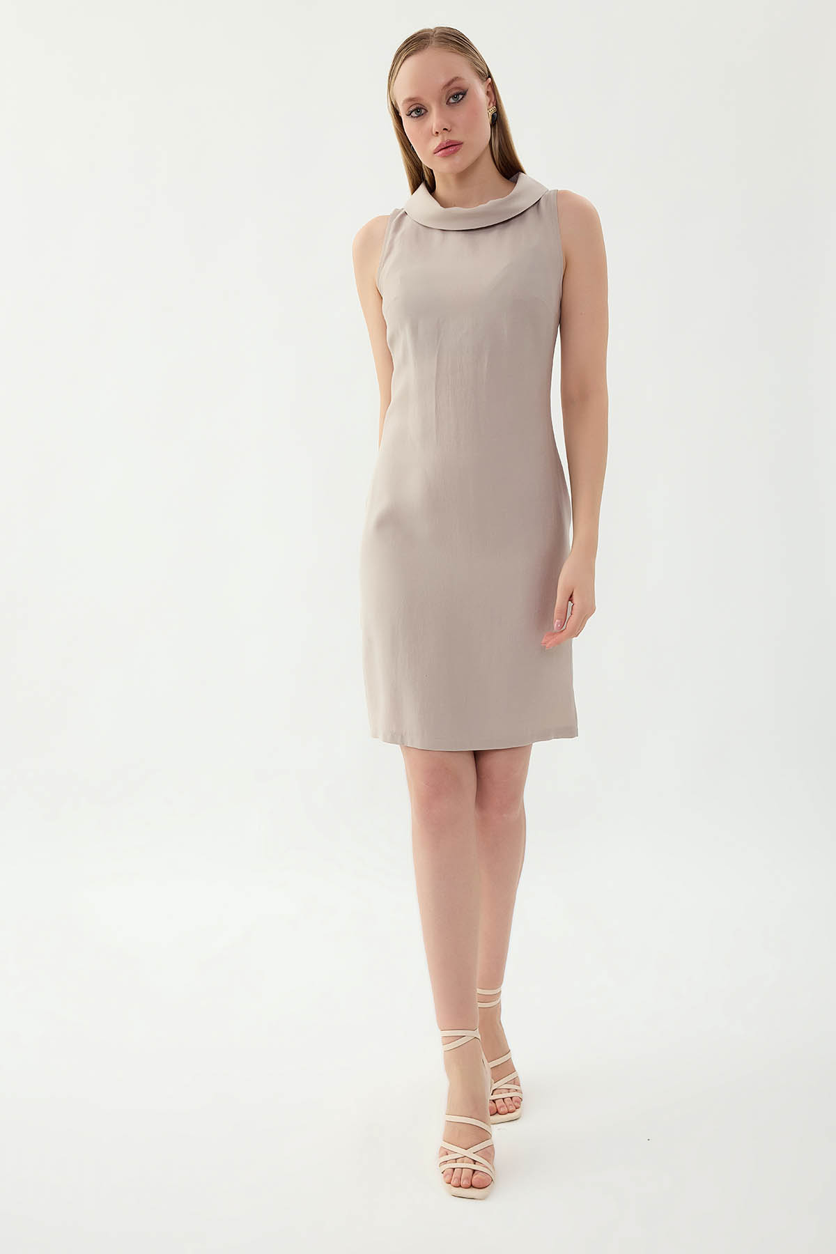 Yaka Detaylı Sıfır Kol Elbise - Thumbnail