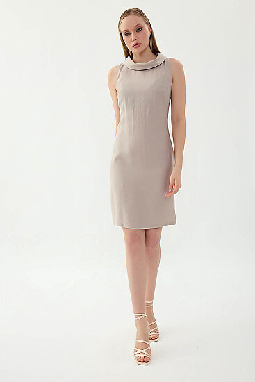 Yaka Detaylı Sıfır Kol Elbise - 9