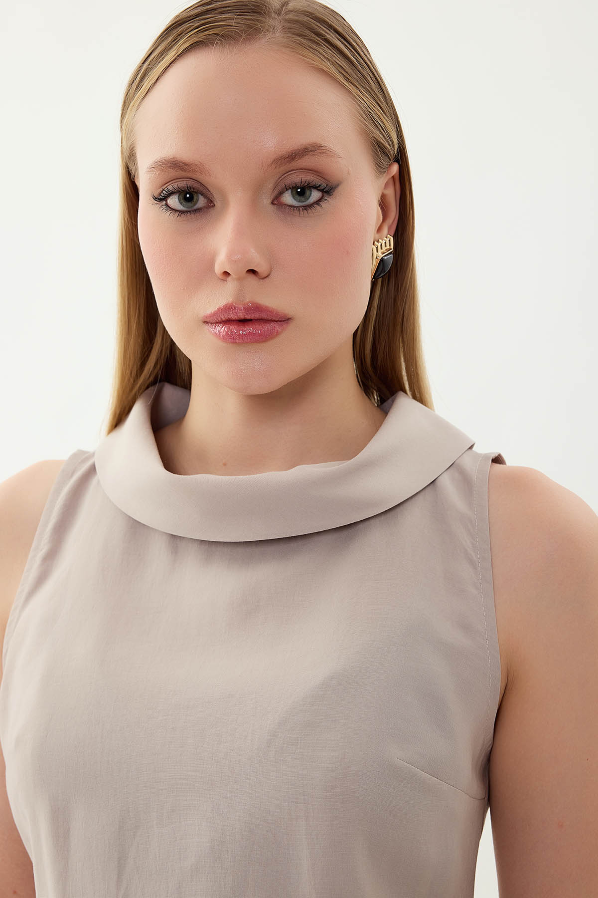 Yaka Detaylı Sıfır Kol Elbise - Thumbnail