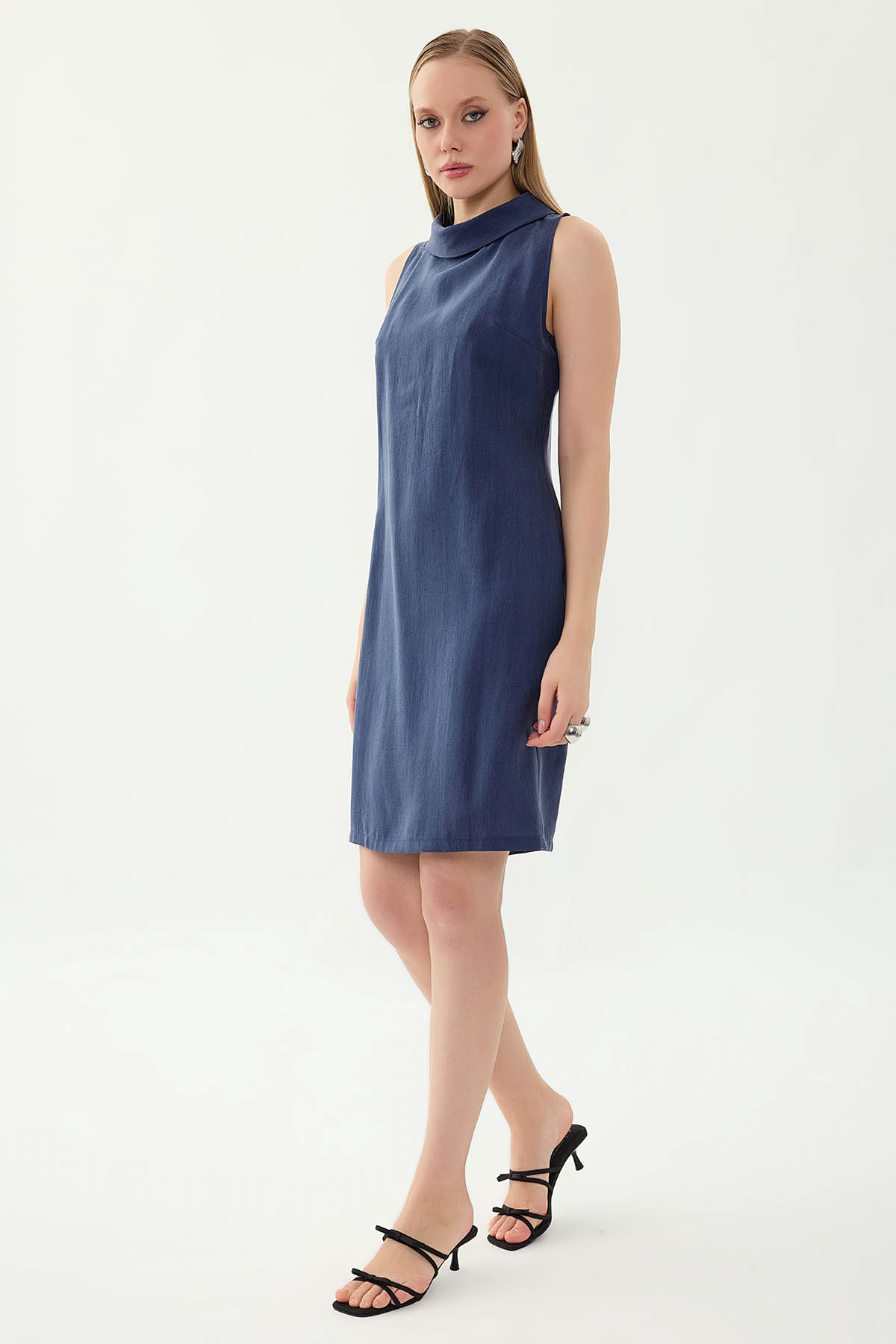 Yaka Detaylı Sıfır Kol Elbise - Thumbnail