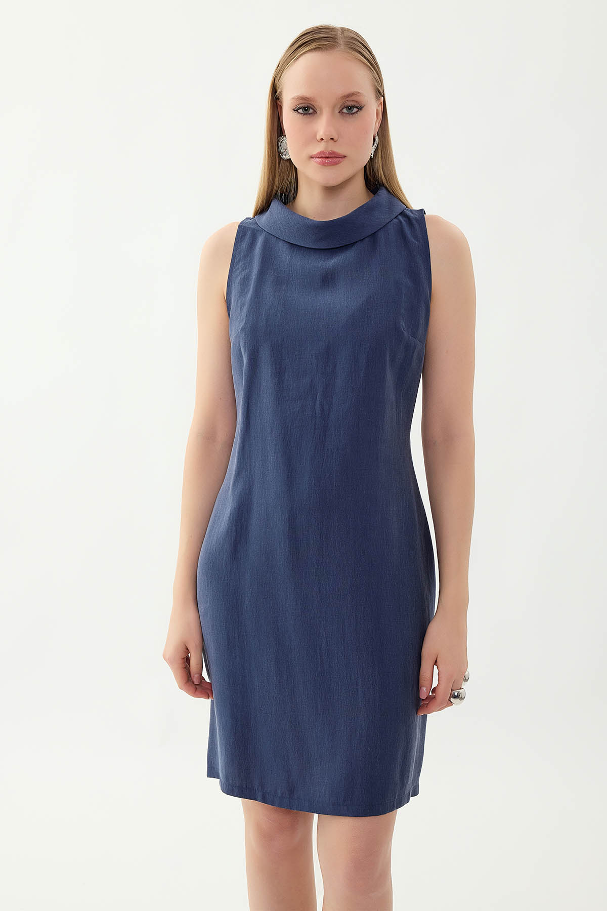 Yaka Detaylı Sıfır Kol Elbise - Thumbnail