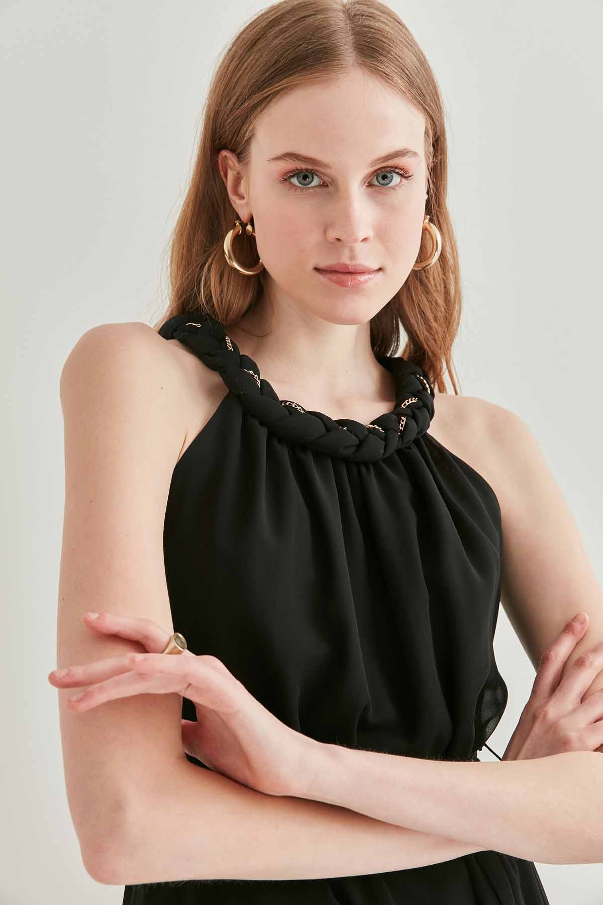 Yaka Örgü Zincir Detaylı Şifon Elbise