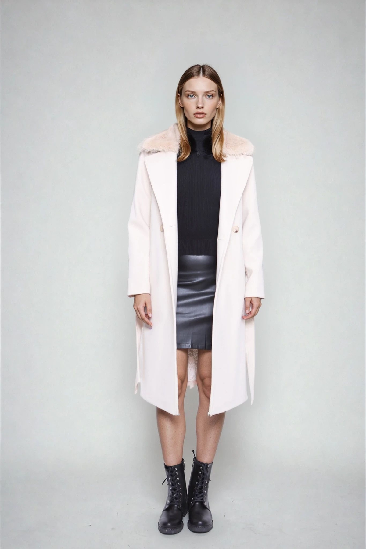 Yakası Tüylü Beli Kuşaklı Uzun Kaşe Kaban - Thumbnail