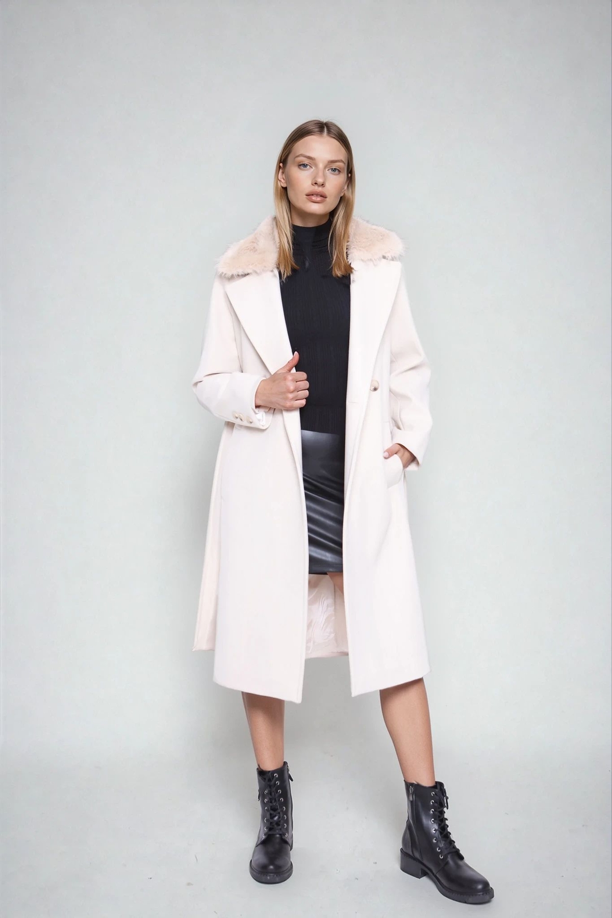 VİTRİN - Yakası Tüylü Beli Kuşaklı Uzun Kaşe Kaban