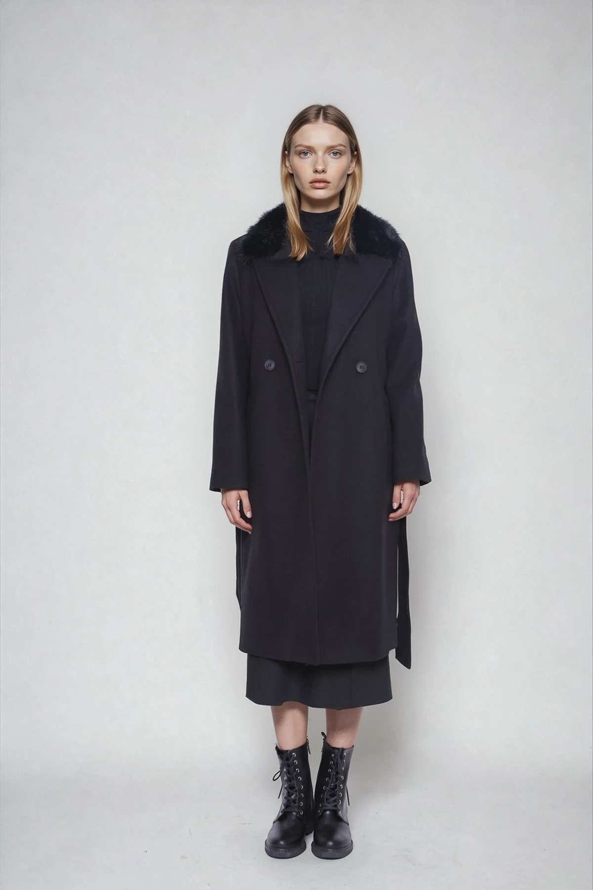 Yakası Tüylü Beli Kuşaklı Uzun Kaşe Kaban - Thumbnail