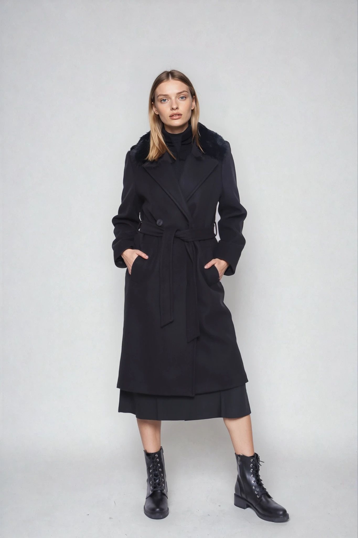 Yakası Tüylü Beli Kuşaklı Uzun Kaşe Kaban - Thumbnail