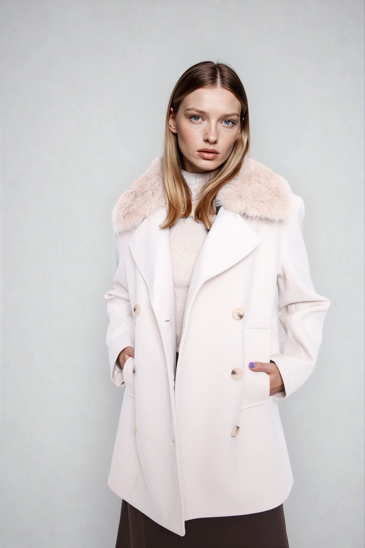 Yakası Tüylü Büyük Cepli Kısa Kaşe Kaban - Thumbnail