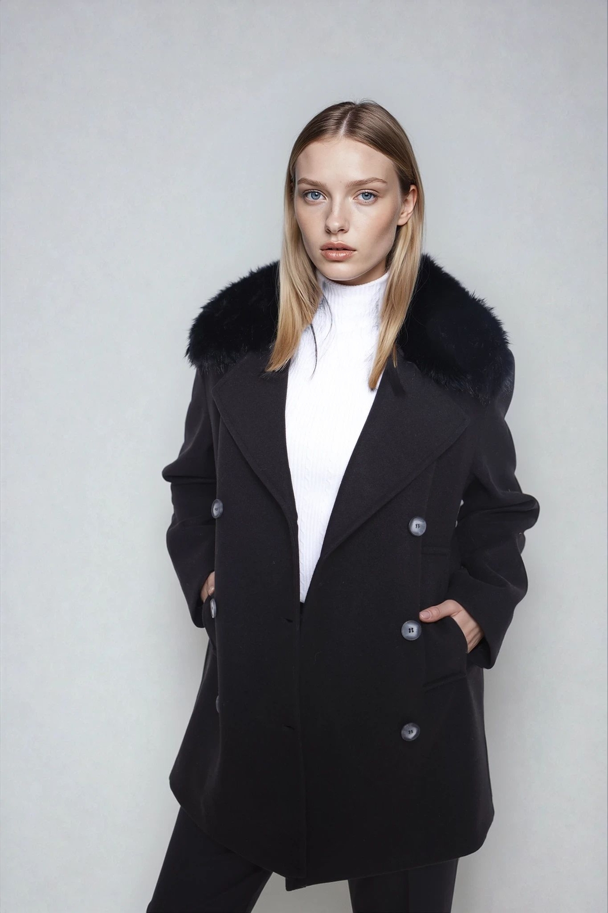 Yakası Tüylü Büyük Cepli Kısa Kaşe Kaban - Thumbnail